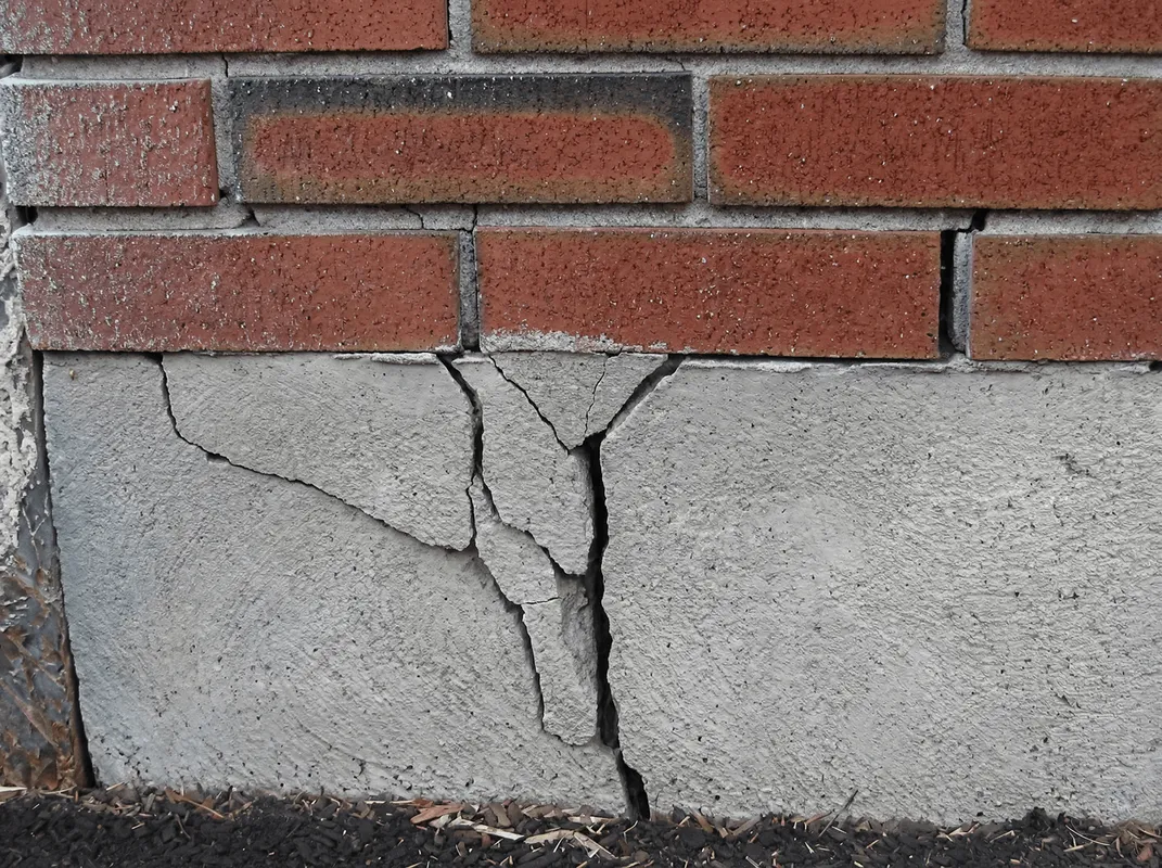 Concrete foundation with serious structural damage in Houston, TX
